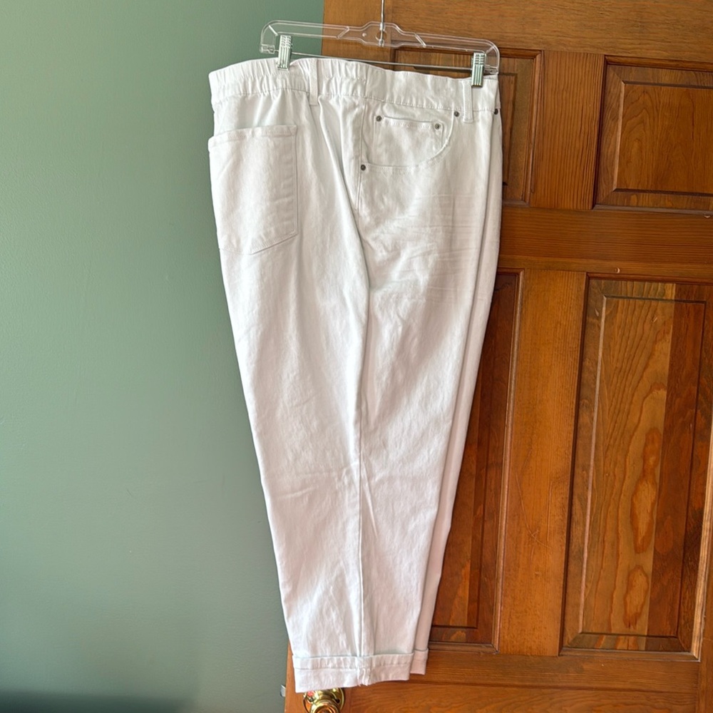Women’s white capri pants